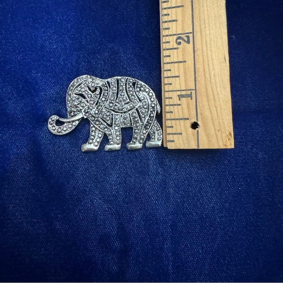 Vintage Silver Tone Elephant Brooch - Picture 8 of 8